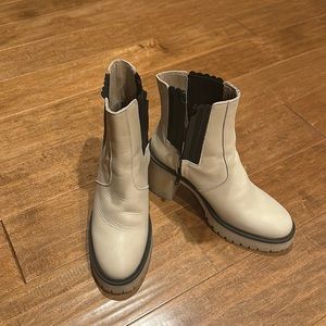 Free people chelsea booties size 8.5 (39)